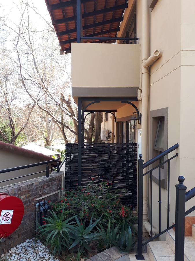 Serenight Guesthouse Pretoria-Noord Exterior foto